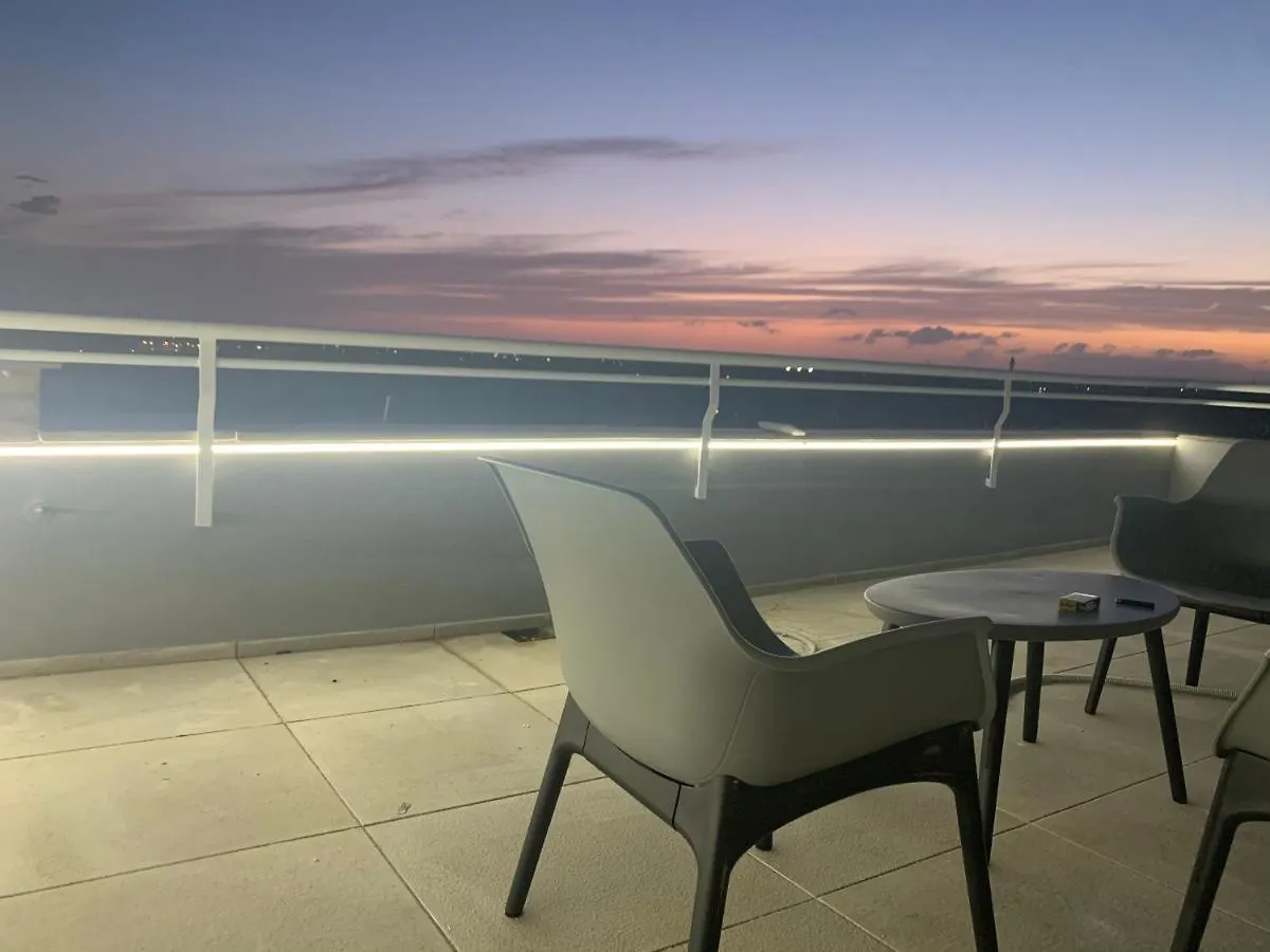 Penthouse Aureliana Attico Con Piscina A Roma contacts
